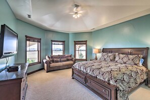 5 bedrooms, desk, iron/ironing board, free WiFi