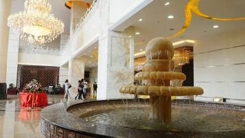 المنشأة من الداخل