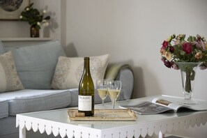 Interior - Converted stable and the perfect romantic getaway - Orchard Cottage, Didmarton (Didmarton, near Tetbury)