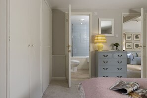 1 bedroom, WiFi - Converted stable and the perfect romantic getaway - Orchard Cottage, Didmarton (Didmarton, near Tetbury)