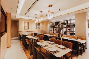 Restaurant - Shengfeng Hotel (Longjing)