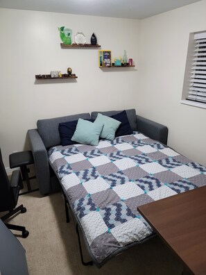 Interior - Cheerful 5-bedroom home near slopes with big yard (Sandy)