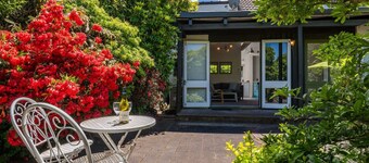 Elegant Town House with Wi-Fi, central location, easy walk to town