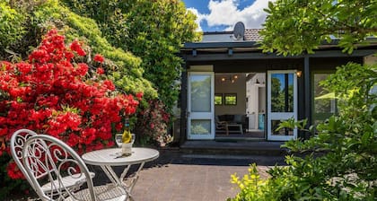 Elegant Town House with Wi-Fi, central location, easy walk to town