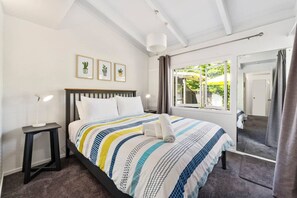 3 bedrooms, iron/ironing board, free WiFi, bed sheets