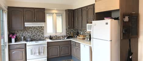 Refrigerador, microondas, horno, placa de cocina