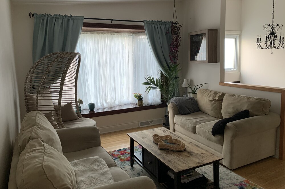 Spacious Convenient place, 10 min from Downtown