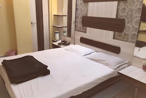 Free WiFi, bed sheets