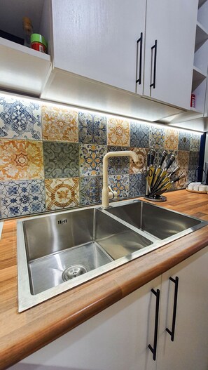 Kühlschrank, Ofen, Herdplatte, Geschirrspüler