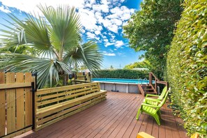 Property grounds - Lo-Key 1: Discover Your Slice of Paradise, Charming Marathon Home, Pool, Deck, Patio & Dog-Friendly! (Marathon)