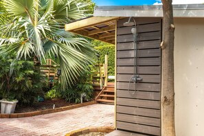 Property grounds - Lo-Key 1: Discover Your Slice of Paradise, Charming Marathon Home, Pool, Deck, Patio & Dog-Friendly! (Marathon)