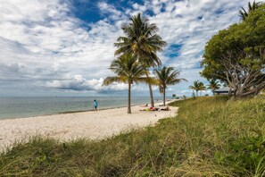 Beach - Lo-Key 1: Discover Your Slice of Paradise, Charming Marathon Home, Pool, Deck, Patio & Dog-Friendly! (Marathon)