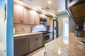 Fridge, microwave, dishwasher, coffee/tea maker - Lo-Key 1: Discover Your Slice of Paradise, Charming Marathon Home, Pool, Deck, Patio & Dog-Friendly! (Marathon)