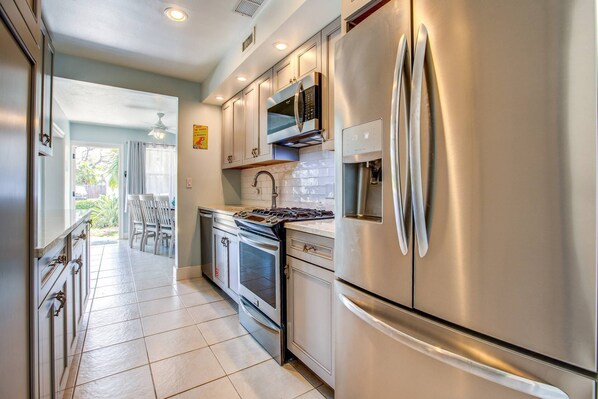 Fridge, microwave, dishwasher, coffee/tea maker - Lo-Key 1: Discover Your Slice of Paradise, Charming Marathon Home, Pool, Deck, Patio & Dog-Friendly! (Marathon)