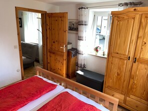 5 chambres, fer et planche à repasser, accès au Wi-Fi (inclus)