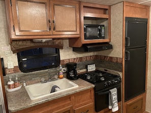 Micro-ondes, cafetière/bouilloire