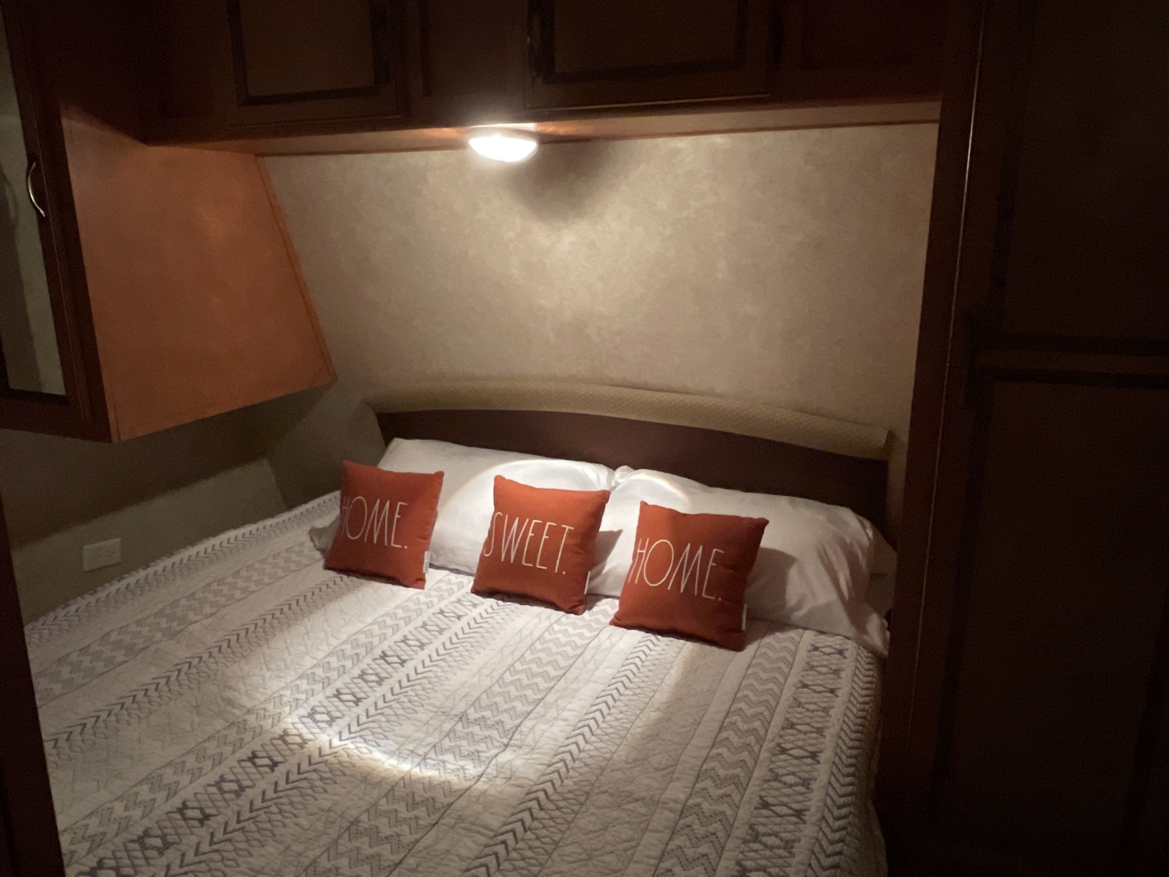 Meri-D sleeps 4 - in Beautiful Lost Pines!