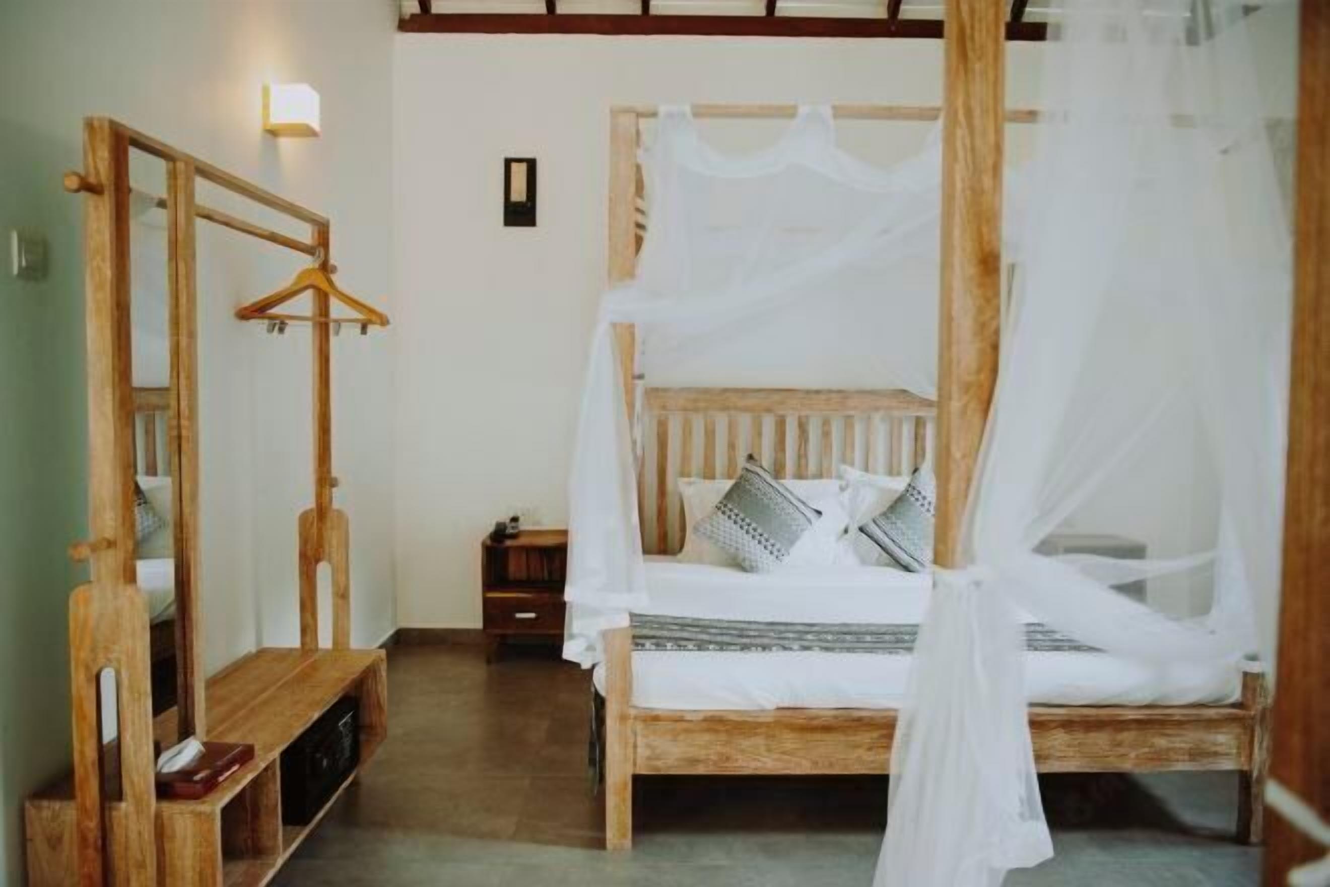 Minibar, in-room safe, desk, laptop workspace