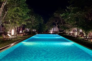 Kolam renang outdoor