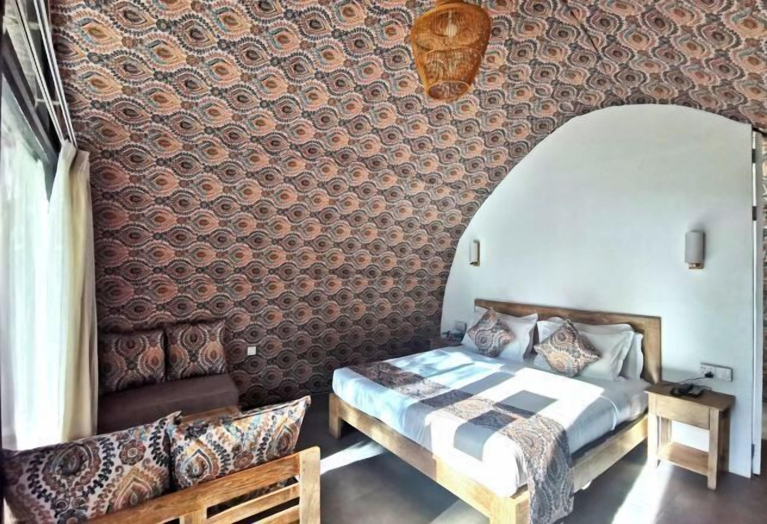 Minibar, in-room safe, desk, laptop workspace