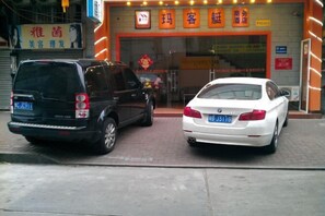 Self-parking (surcharge) - Makeboat Hotel (Zhuhai Lovers Road Riyuebei Branch) (Zhuhai)