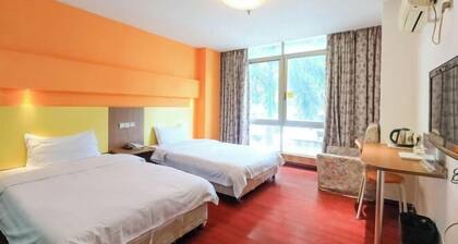 Makeboat Hotel (Zhuhai Lovers Road Riyuebei Branch)