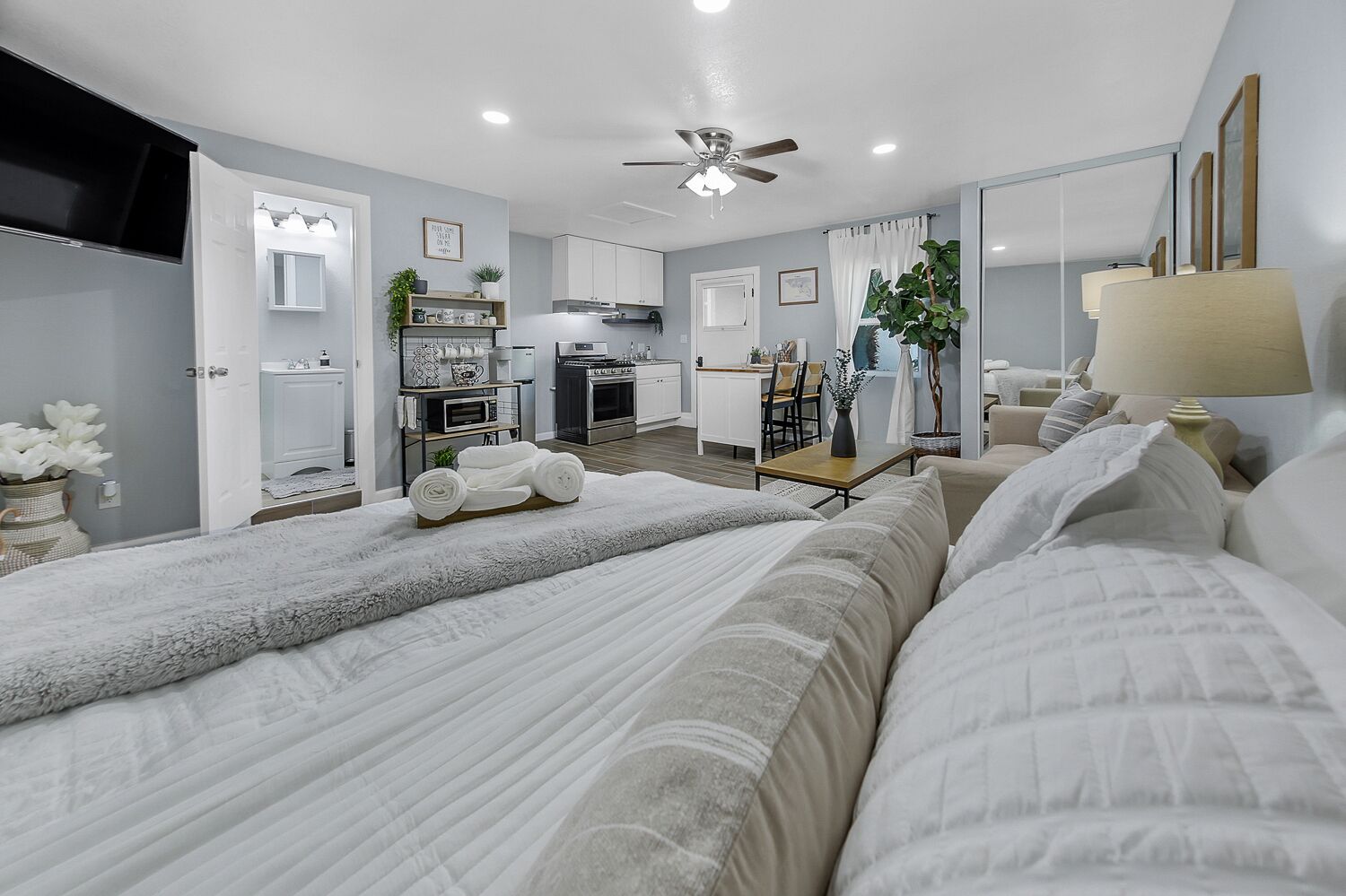 Charming Studio centrally located between Downtown LA & Disneyland