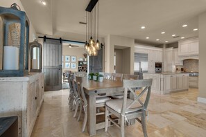 Dining - Luxurious Gulf Front Penthouse w/private beach access! FREE beach Chair & Umbrella Set-up! Pool/WiFi (Santa Rosa Beach)