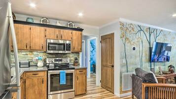 Fridge, microwave, stovetop, dishwasher