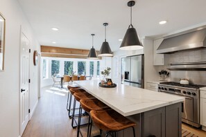 Fridge, microwave, oven, stovetop - Moonridge Mansion Ski View Retreat |GameRm|Spa|Sauna|5bd (Big Bear Lake)