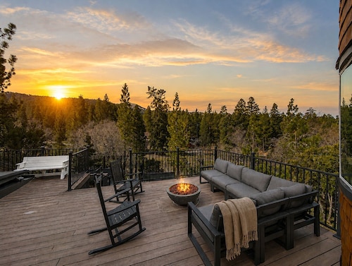 Moonridge Mansion Retreat • Sleeps 16+ • Spa • Sauna • Game Room • 5BR
