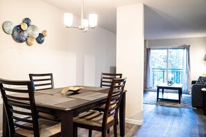 Dining - Modern & Cozy Microsoft Campus Condo with Parking (Bellevue)