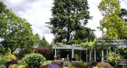 Modern & Cozy Microsoft Campus Condo with Parking