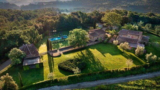 A rural estate with multiple stone buildings, a swimming pool, and expansive green lawns. - Wonderful Villa in the heart of Chianti (Greve in Chianti)