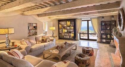 Luxury Villa for 6 inside a wonderful Estate