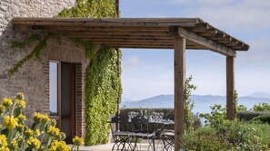 Outdoor dining - Luxury Villa for 6 inside a wonderful Estate (Perugia)