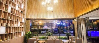 Yijia Bauhinia Hotel