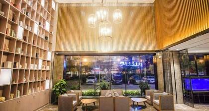 Yijia Bauhinia Hotel