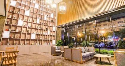 Yijia Bauhinia Hotel