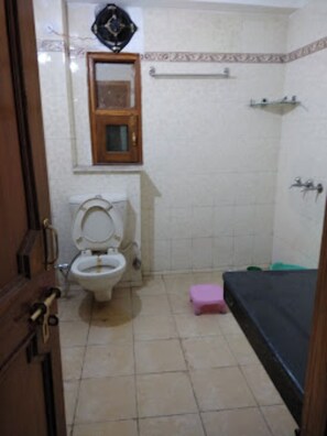 Quarto casal standard | Banheiro | Chuveiro 