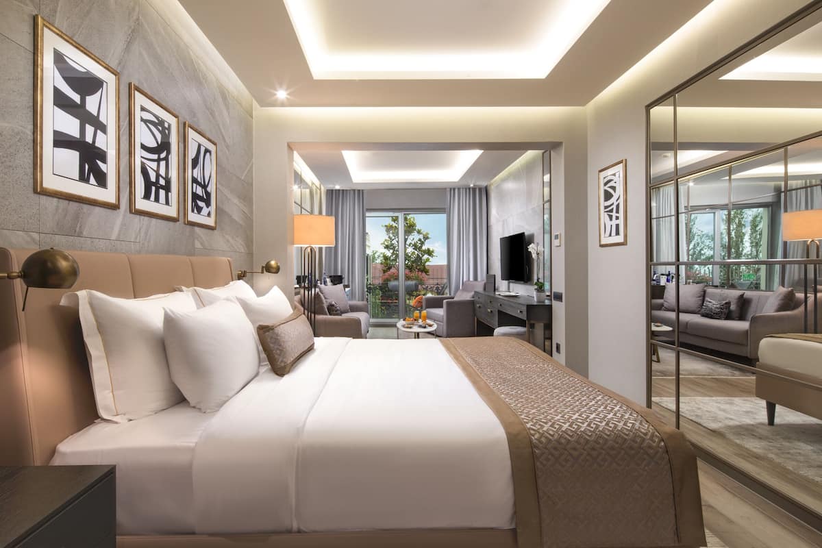 Hammam Suite | Luxe beddengoed, een minibar, een kluis op de kamer, een bureau