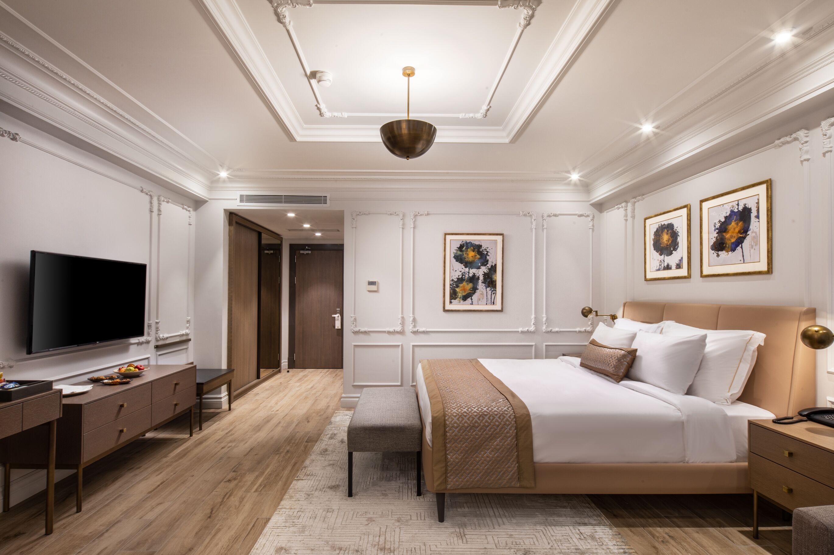 Deluxe Street View Room