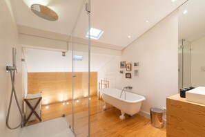 Bathtub, hair dryer