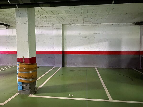 Unclassified image, 1 of 31, button