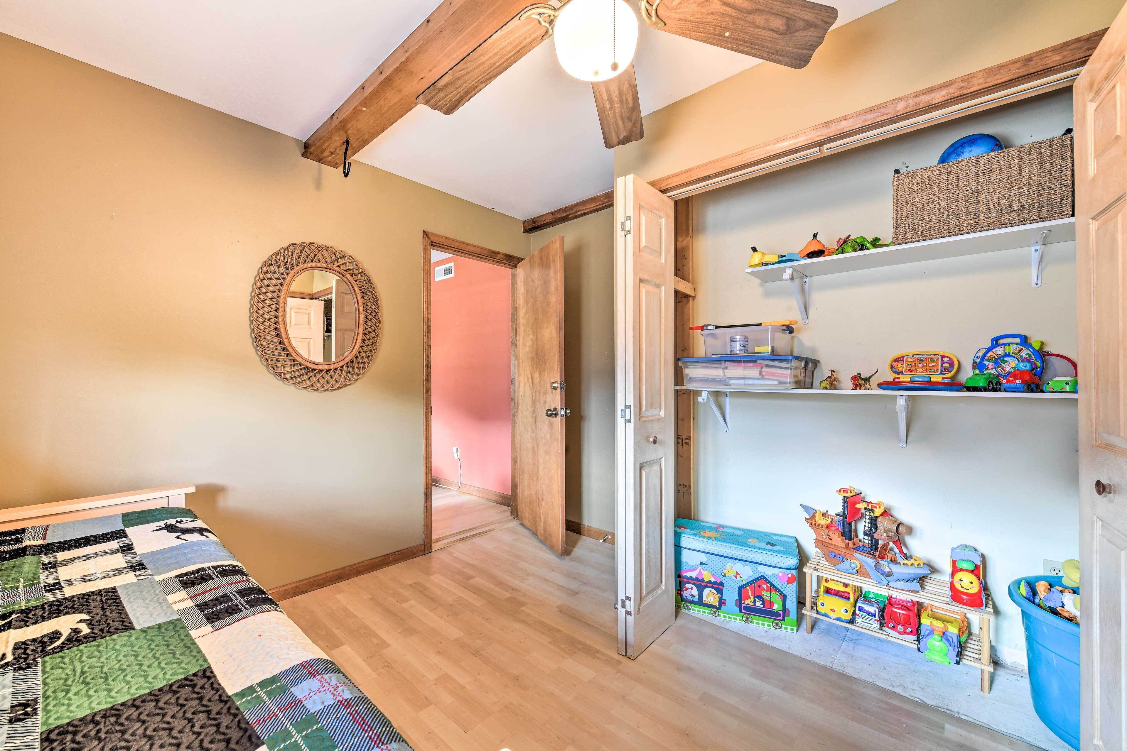 4 habitaciones, tabla de planchar con plancha y cuna de viaje 