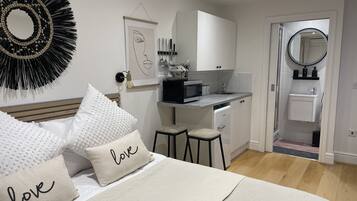 1 bedroom, free WiFi, bed sheets