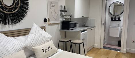 1 bedroom, free WiFi, bed sheets