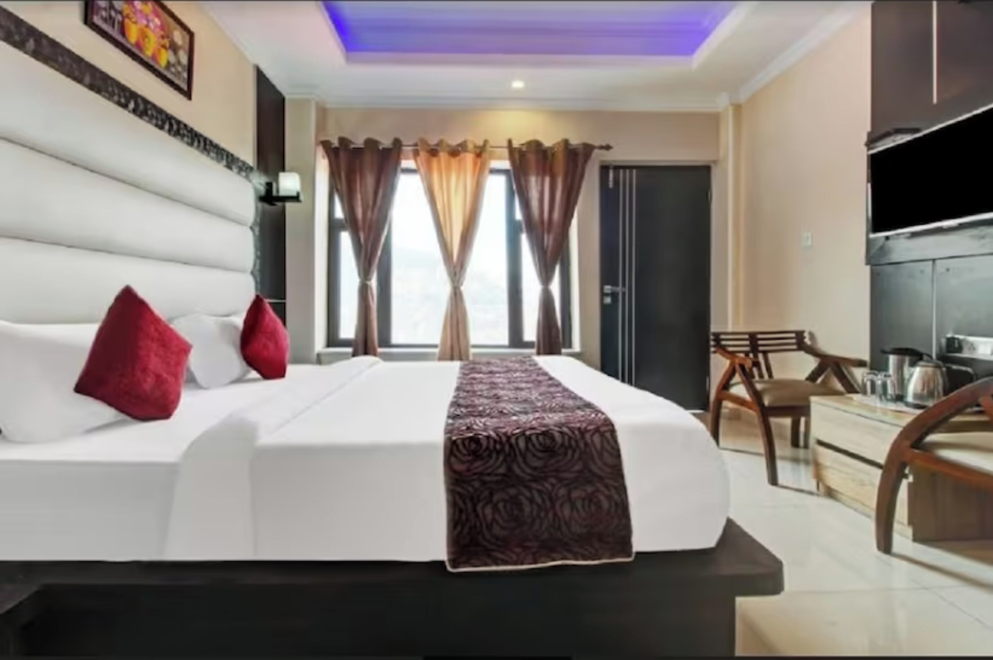 Goroomgo Hill Top Courtyard Shimla