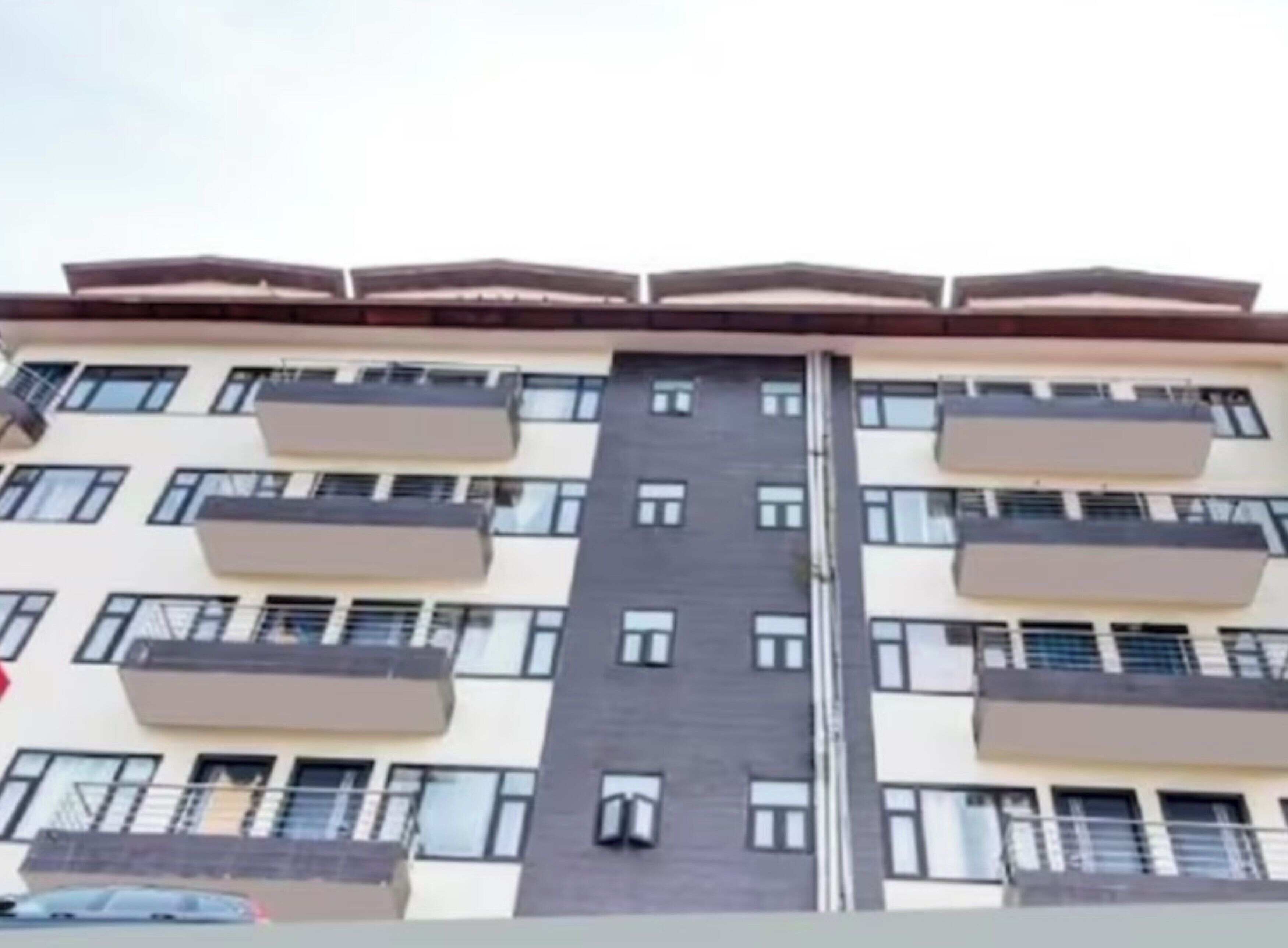 Goroomgo Hill Top Courtyard Shimla