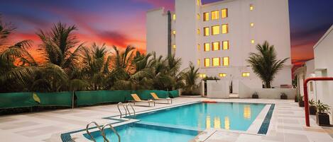 Una piscina cubierta